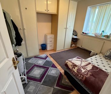Room to let in shared house- Dagenham - Photo 1