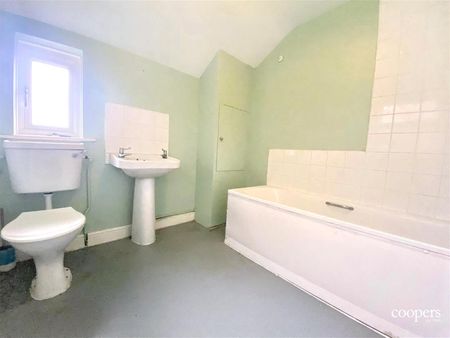 2 bedroom house - mid terrace - Photo 3