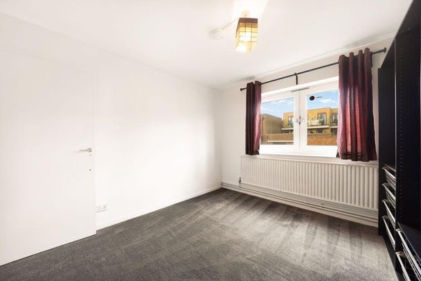 3 bedroom flat to rent - Photo 1