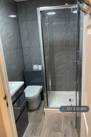 1 bedroom in a house share to rent - Photo 4