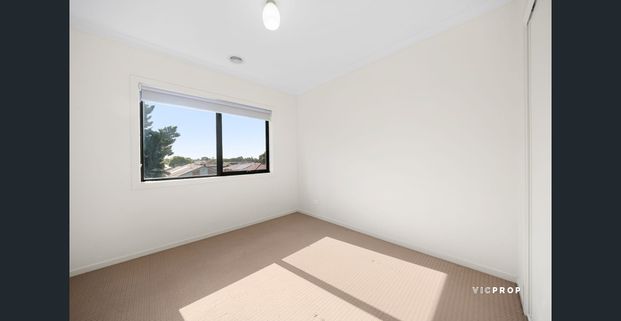 43 Indura drive, Werribee - Photo 1