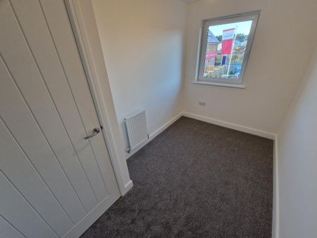 3 bedroom semi-detached house to rent - Photo 4