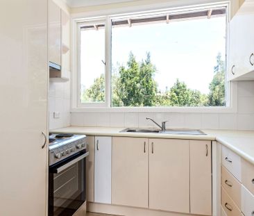 Spacious two bedroom apartment in Manly - Photo 3