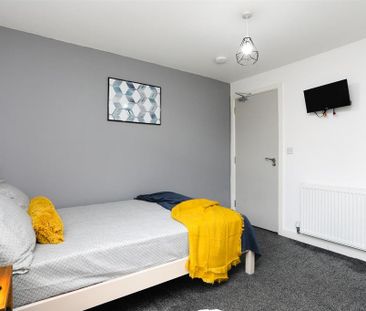 1 bedroom in a house share to rent - Photo 2