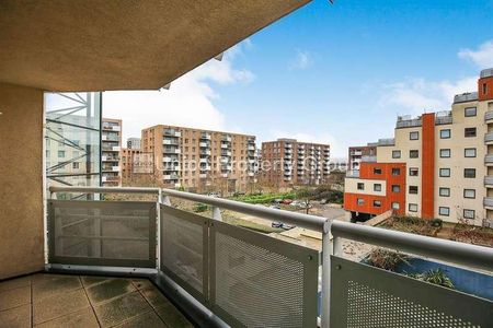 Wards Wharf Approach, London, E16 - Photo 5