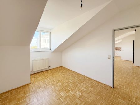 Sehr helle und gepflegte 2-Zimmer-Dachgeschosswohnung - Nähe Krankenhaus - Photo 3