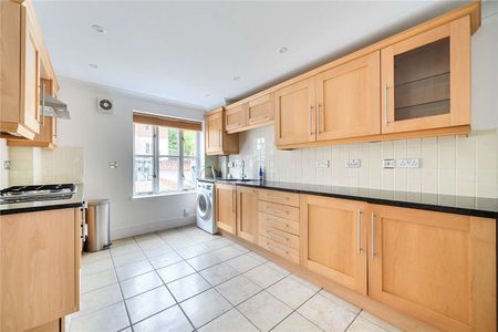 Modern two bedroom home with spacious open-plan living - Photo 3