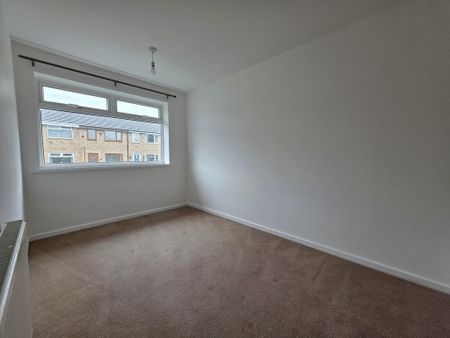 3 bedroom end of terrace house to rent - Photo 3