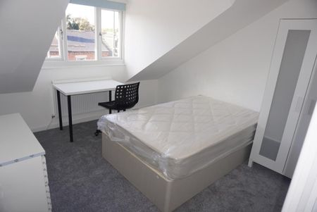 1 bedroom in a house share to rent - Photo 2