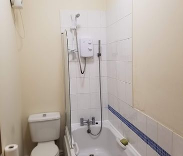 1 Bed Flat, Polygon Street, M8 - Photo 2