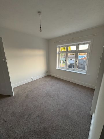 3 Bed Semi-Detached House, Obelisk Road, SO19 - Photo 4