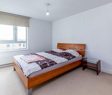 Modern development with 3 double bedrooms mins to tube & shops - Photo 1