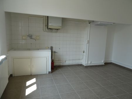 Location Appartement 3 pièces 87m² CASTELNAUDARY 11400 - Photo 5
