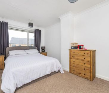 3 bedroom end of terrace house to rent - Photo 4