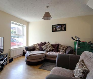 2 bedroom end of terrace house to rent - Photo 1