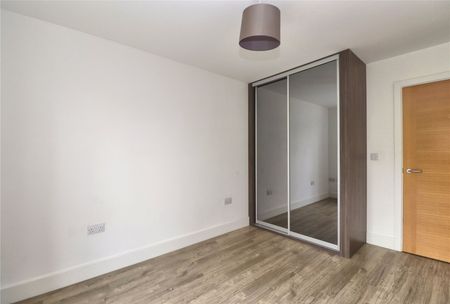 Sycamore Avenue, Woking, Surrey, GU22 - Photo 4