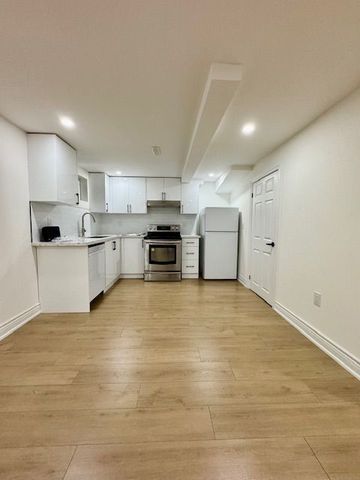 For Lease - 8 Devins Drive Unit# Basement, Aurora, Ontario - Photo 3