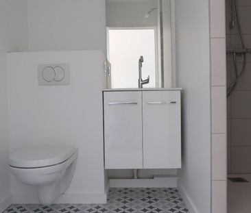 Location Appartement 2 pièces 43m² ST GENEST LERPT 42530 - Photo 2