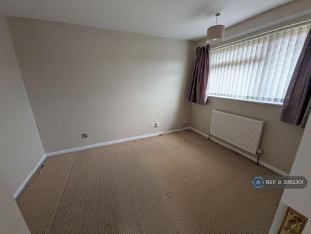 3 bedroom semi-detached house to rent - Photo 2