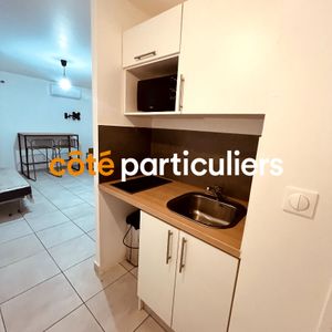 A LOUER STUDIO 22 m2 MEUBLÉ - STE CLOTILDE - Photo 2