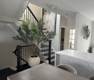 For Lease - 30 Vantage Loop Avenue, Newmarket, Ontario - Photo 1