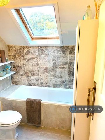 1 bedroom in a flat share to rent - Photo 4