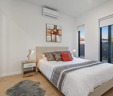 Stunning Townhouse! - Photo 1