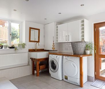 4 bedroom end of terrace house to rent - Photo 5