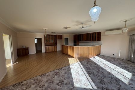 4 Bedroom Immaculate Home - Photo 4