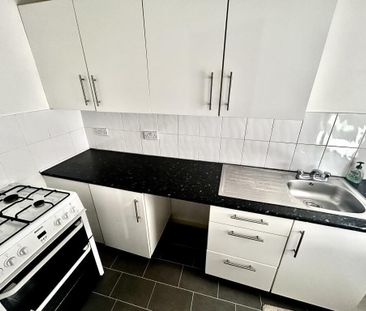 Bitterne Road West, Southampton - Photo 5