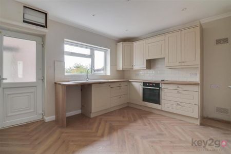 3 bedroom semi-detached house to rent - Photo 3