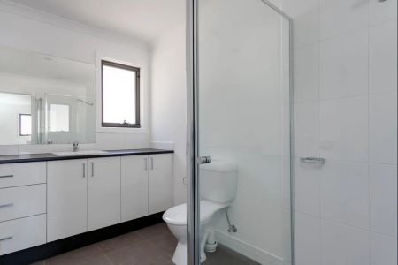 Spacious Two Bedroom Townhouse - Photo 4