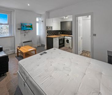 Front Room(Bronte), Flat 4, 55/57 Cathedral Road, Cardiff CF11 9HD - Photo 1