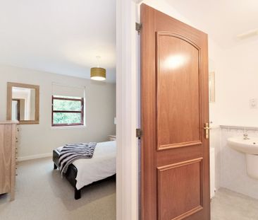 Kirklea Gardens, Kirk Brae, Cults - Photo 2