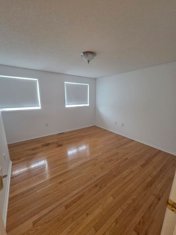 For Lease - 111 Dunsmore Lane, Barrie, Ontario - Photo 4