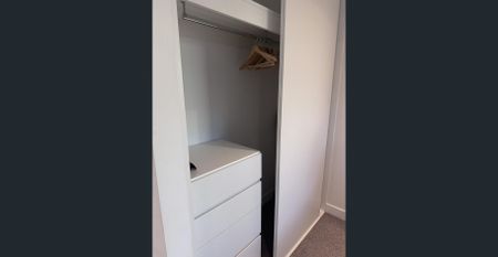 Fully furnished 1 bedroom + study + car park in WSP Tower 2. Located opposite Southern Cross Station in the free tram zone. Modern apartment with wint - Photo 2