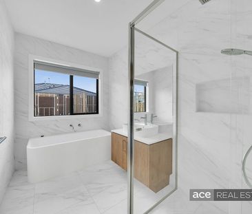 Immaculate Brand-New Family Home!! - Photo 6