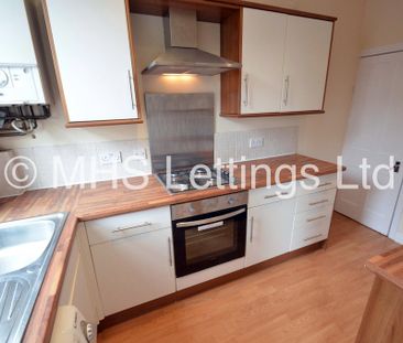 1 Bedroom Mid Terraced House for rent in Woodside Avenue - Photo 6