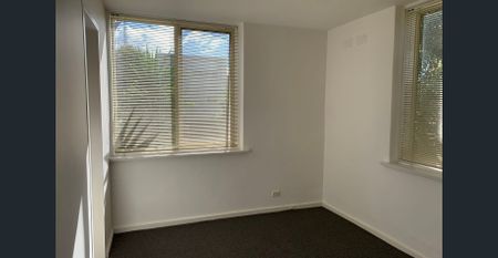 Wonderful views with light filled interior - Photo 2