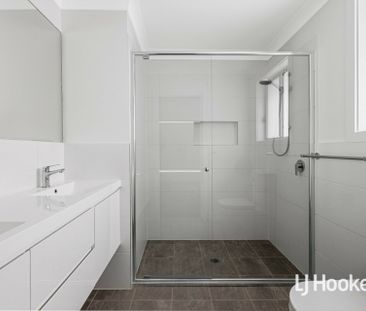 Beautiful 4 Bedroom Home - Available Now! - Photo 6