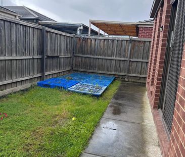 12 Woodbine Street, Pakenham - Photo 3