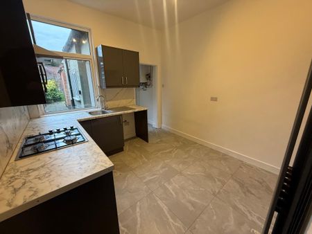 2 bedroom terraced house to rent - Photo 4