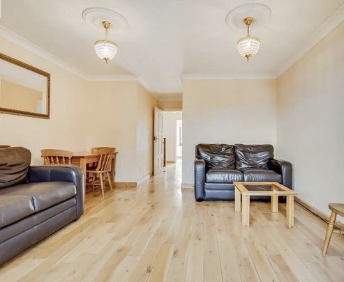2 Bed Maisonette, Rembrandt Close, E14 - Photo 1