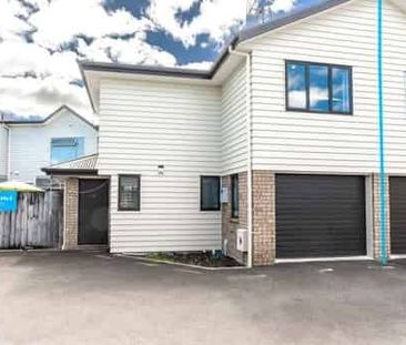 Stunning Two Bedroom Centrally Located Home - Photo 5