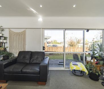 Large Family Home + Self-Contained Studio - Photo 2