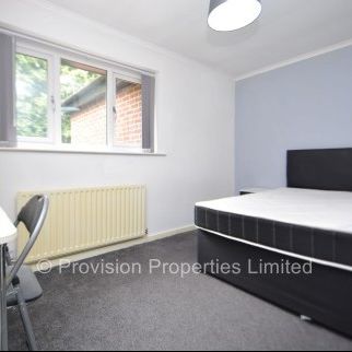 4 Bed House near the Leeds University - Photo 1