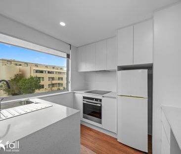 Charming, Sunlit Apartment in the Heart of Battery Point - Photo 1