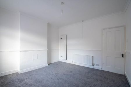 3 bedroom end of terrace house to rent - Photo 2