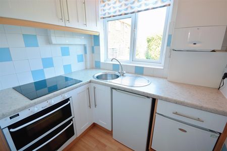 Garlands Road, Leatherhead, Surrey, KT22 7EZ - Photo 3