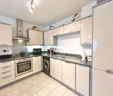 2 bedroom flat to rent - Photo 3
